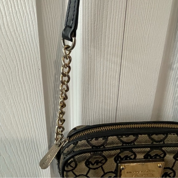 Micheal Kors Black and Tan Crossbody Bag - Picture 3 of 5